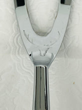 Load image into Gallery viewer, VINTAGE GLO HILL CARVING SET
