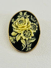 Load image into Gallery viewer, FLOWER BOUQUET OVAL CAMEO
